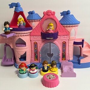 Magical Lights Little People Princess Castle Playset - with Figures & Furniture